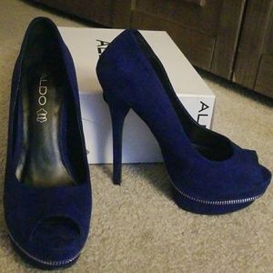 Blue suade pumps